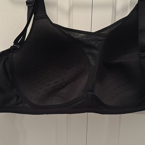 Livi Black Wireless Sports Bra, Size: 50B - Picture 6 of 11